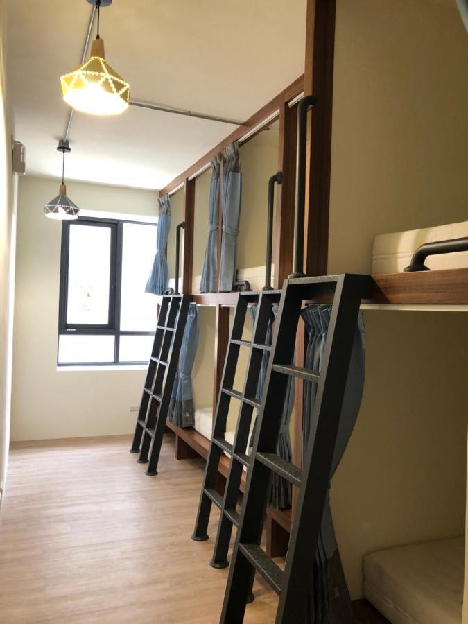 Knock Knock Hostel Kaohsiung Bagian luar foto