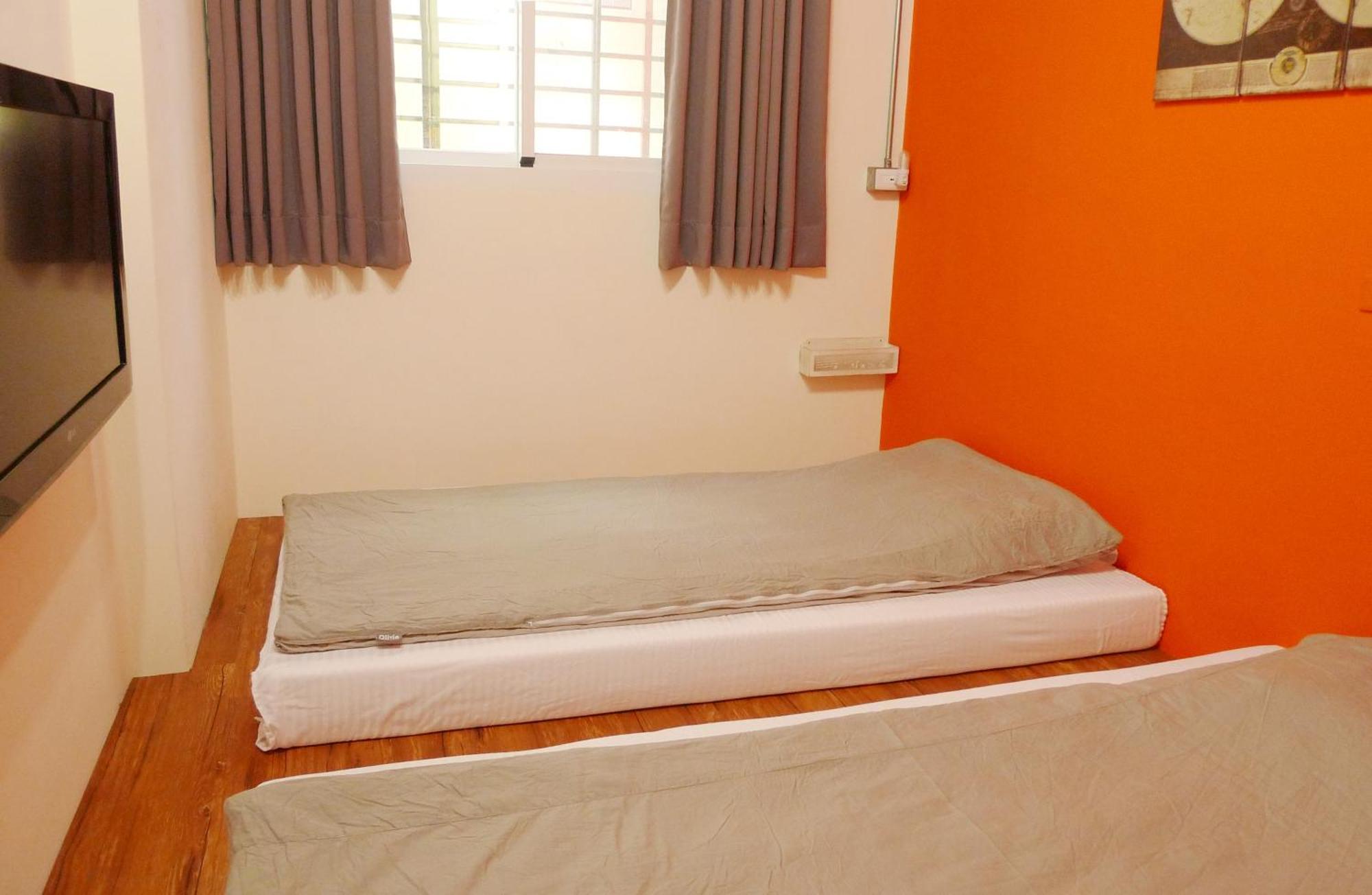 Knock Knock Hostel Kaohsiung Bagian luar foto
