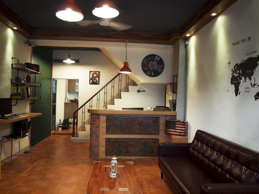 Knock Knock Hostel Kaohsiung Bagian luar foto
