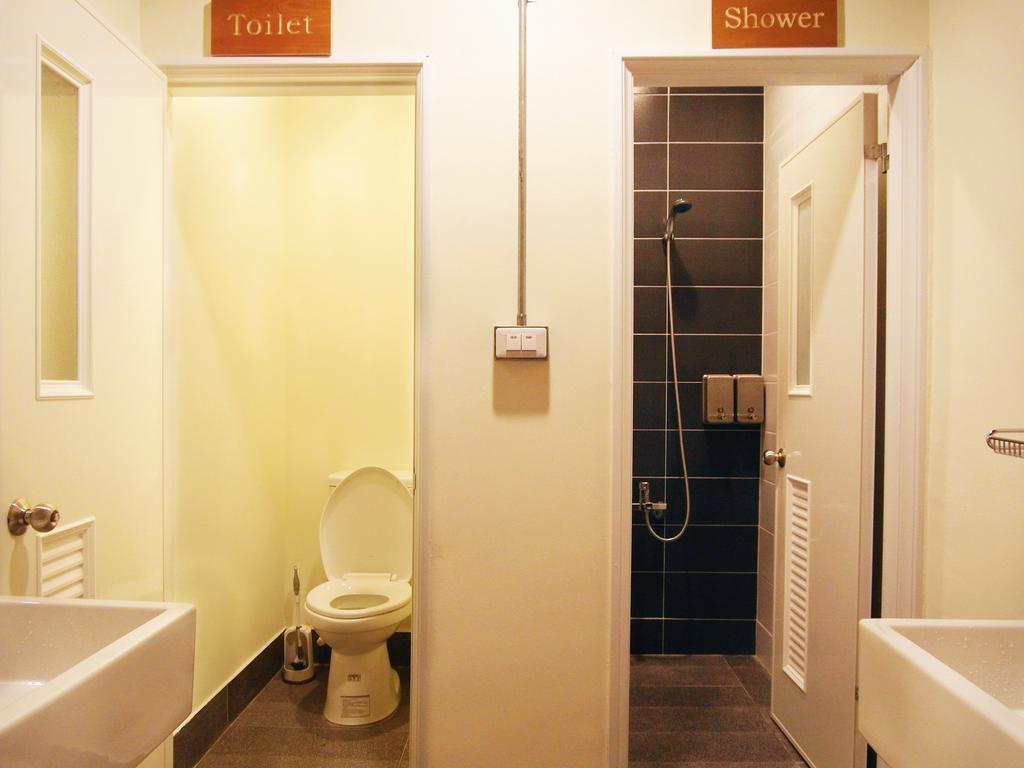 Knock Knock Hostel Kaohsiung Bagian luar foto