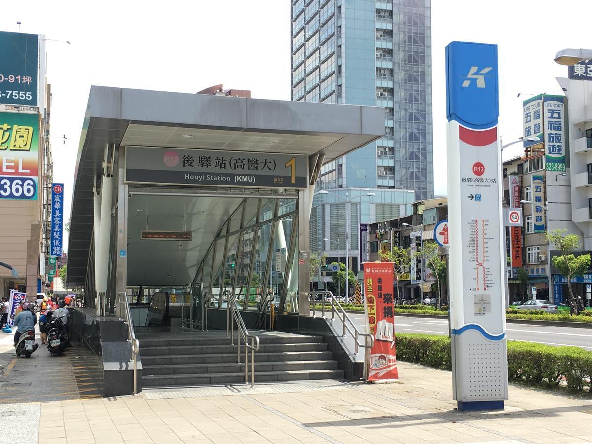 Knock Knock Hostel Kaohsiung Bagian luar foto