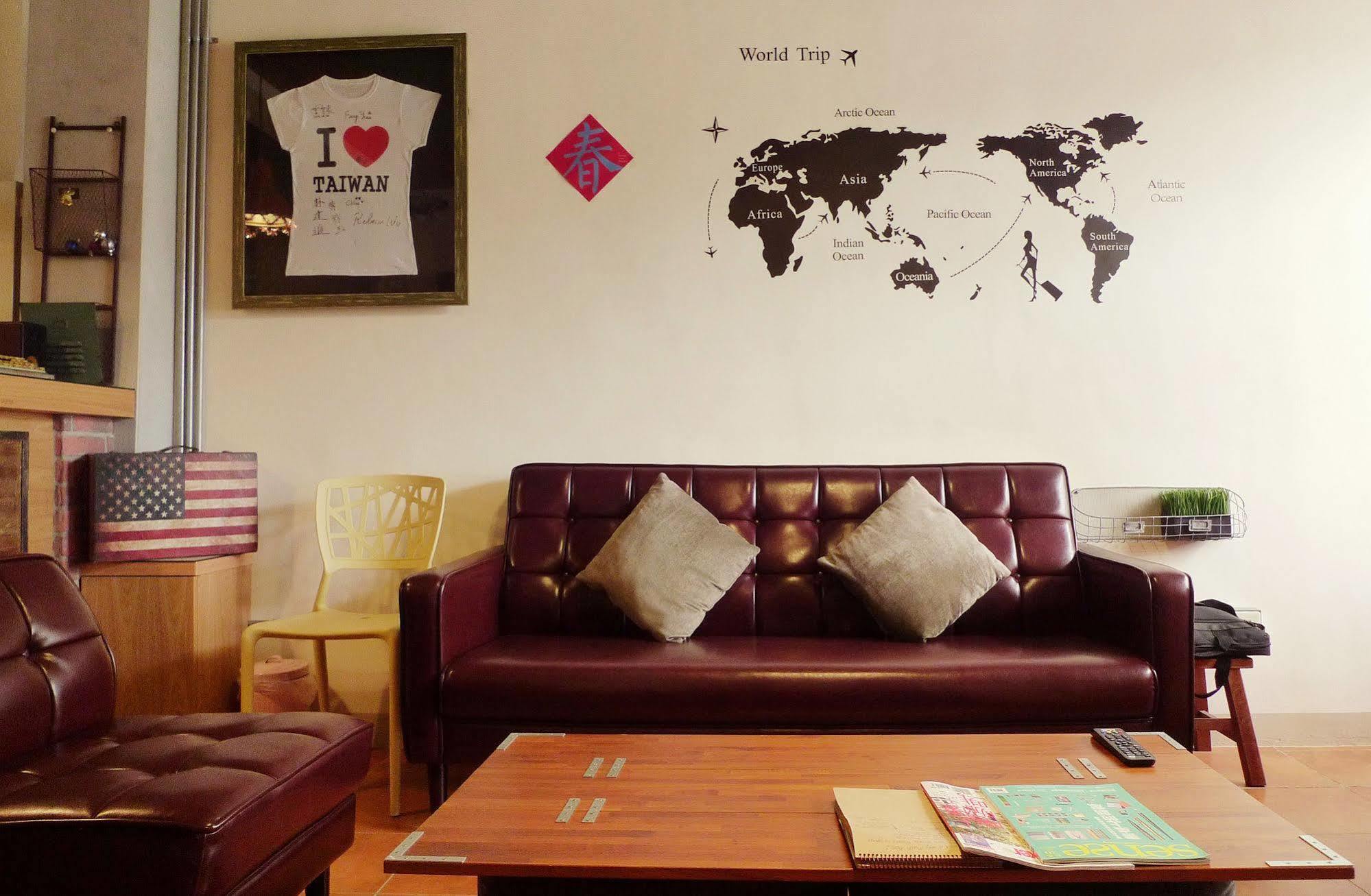 Knock Knock Hostel Kaohsiung Bagian luar foto