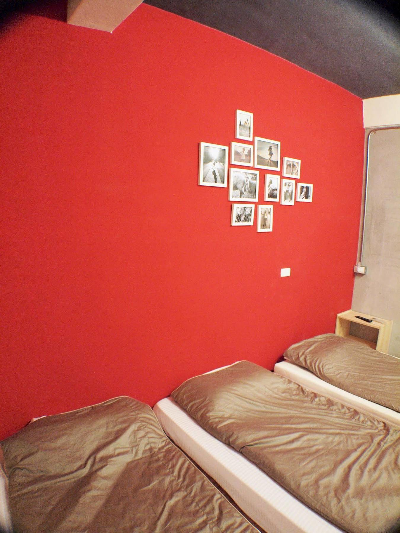 Knock Knock Hostel Kaohsiung Bagian luar foto